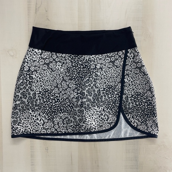 Krimson Klover Dresses & Skirts - KRIMSON KLOVER printed XS workout travel pickleball hiking skirt skort